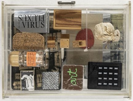 Fluxus——由多位Fluxus艺术家创作的10件艺术品合集。装于亚克力玻璃盒中，盒内配有可拆卸的