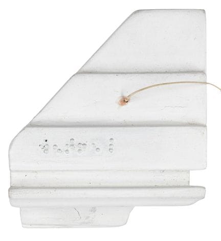 Fluxus - Knowles, Alison. Cornerpiece. Perfil de y