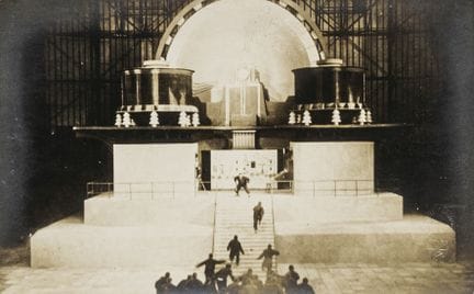 Harbou, Horst von. Metropolis. Die Arbeiter stürme