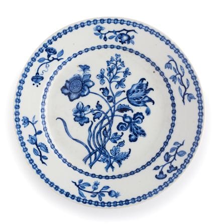 EINE SELTENE CHINESISCHE EXPORT-SCHALE IN BLAU-WEI
