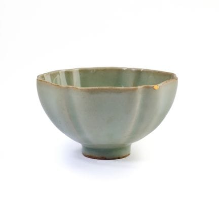 TAZZA CINESE IN CELADON DI LONGQUAN CON LOBBI A PE