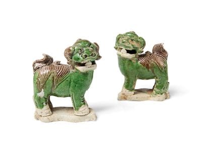 EIN PAAR CHINESISCHE MINIATUR-BISKUIT-SANCAI-GLASI