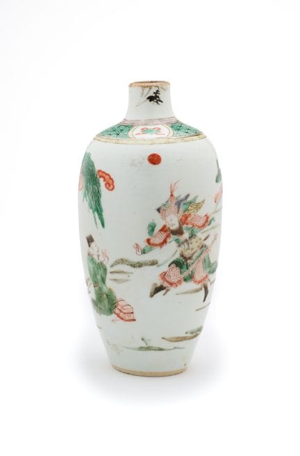 EINE CHINESISCHE FAMILLE-VERTE-BALUSTERVASE, KANXI