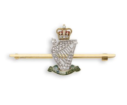 ROYAL IRISH RANGERS, BROCHE RÉGIMENTAIRE EN ÉMAIL 