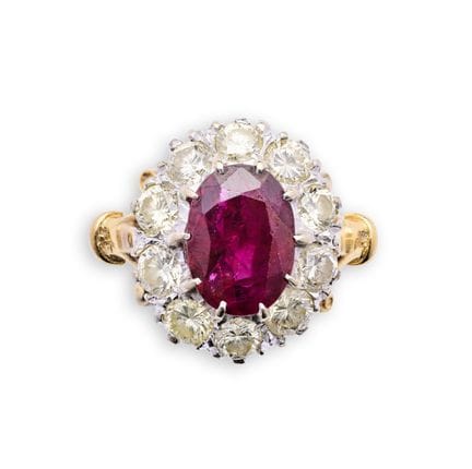 BAGUE EN RUBIS ET DIAMANTS 
monture en grappe, ser