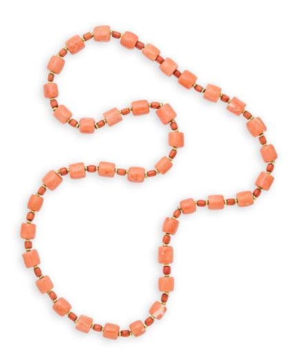 ? COLLIER EN CORAIL 
composé d'une succession de p