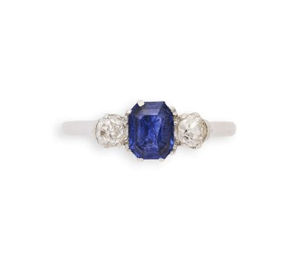 BAGUE EN SAPHIR ET DIAMANTS, années 1920 
ornée d'