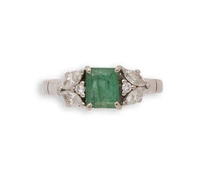 BAGUE EN ÉMERAUDE ET DIAMANTS, 1991 
ornée d'une é