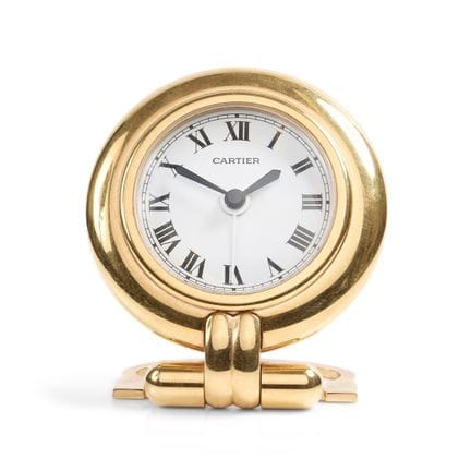 CARTIER: EIN WECKER „COLISEE“ AUS VERGOLDETEM META
