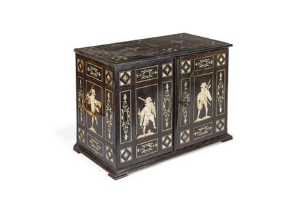 ◉ EIN SÜDDEUTLICHER TISCHSCHRANK, VERMUTLICH NÜRNB