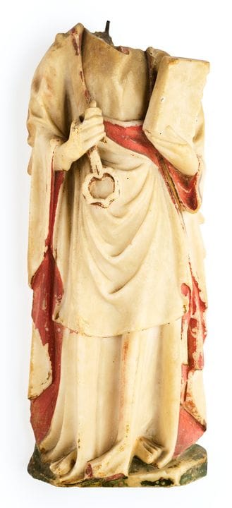 EINE FRAGMENTARISCHE ALABASTERFIGUR DES HEILIGEN P