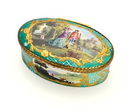 EINE ENGLISCHE EMAILLIERTE SNUFFBOX, SOUTH STAFFOR