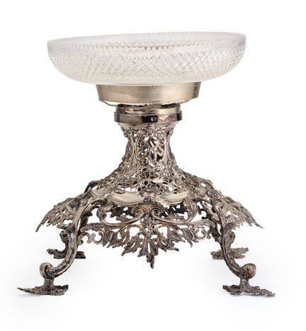EIN IRISCHER SILBERNER EPERGNE-STÄNDER IM GEORGIAN