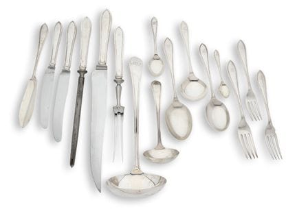 EIN TAFELGESCHIRR-SET AUS SILBER, VINERS LTD., SHE