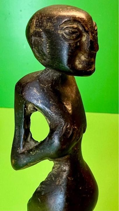 ANONIMO ANONIMO
. (.) 

Attesa
1960

Scultura in b