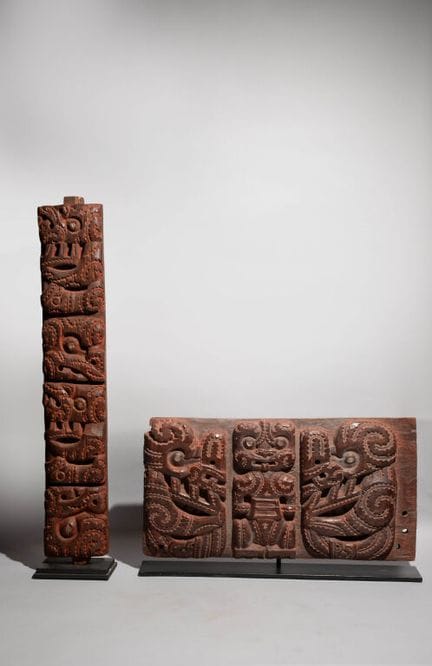 Zwei architektonische Paneele, verziert mit Tiki-F