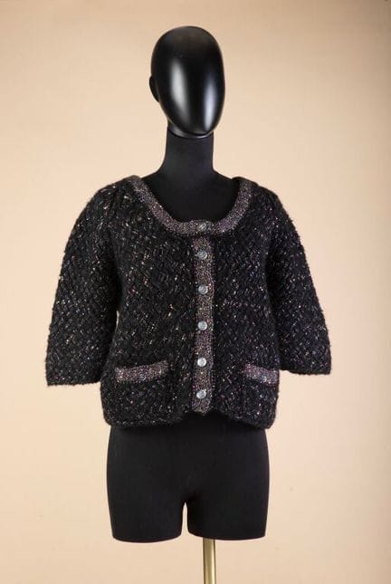CHANEL - Cruise Collection.
Collarless jacket in b