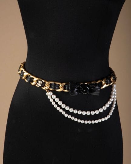 CHANEL.
Statement Fancy Belt, an XXL chain belt in