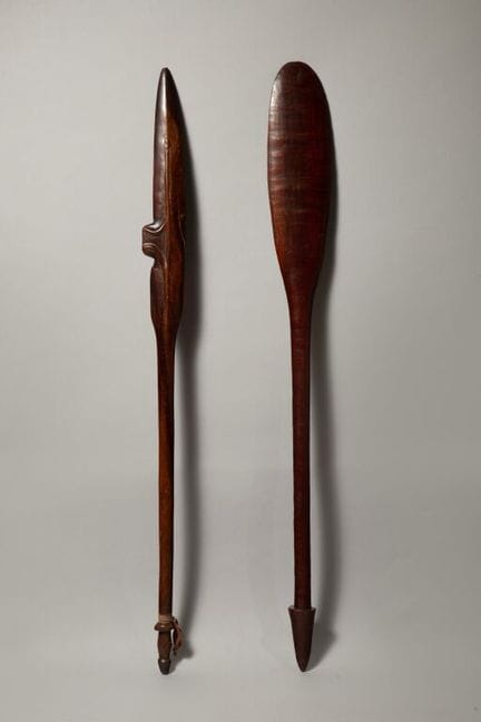 Keule.
Holz mit außergewöhnlicher Lackpatina.
Pfin