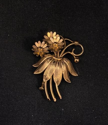 Broche en forma de ramo de oro de 750‰. 
Peso NETO