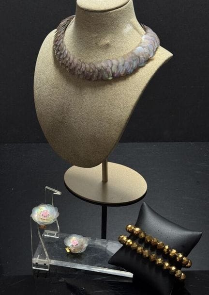 Ensemble de bijoux couture, en sequins de celluloï