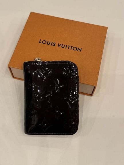 LOUIS VUITTON Paris (Hergestellt in Frankreich)
Ge