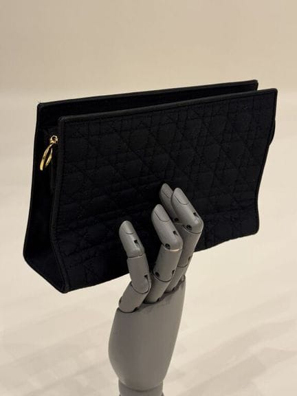 CHRISTIAN DIOR Paris (Hergestellt in Spanien)
„Lad