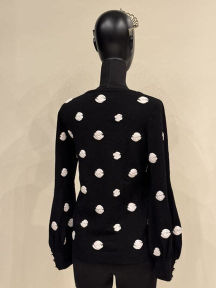 CHANEL - collection croisière 
Pull en laine et so