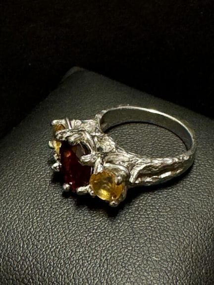 nvi
Bague hippie chic
Monture en argent 925e, à ch