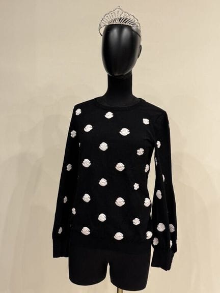 CHANEL – Cruise-Kollektion 
Schwarzer Pullover aus