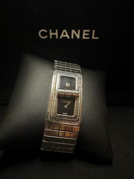 CHANEL (Swiss made)
Montre "Code Coco", mouvement 