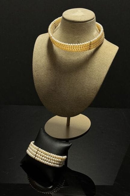 Demi parure couture en perles d'imitation et laito