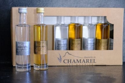 毛里求斯 - 查马雷尔朗姆酒厂。
一套七瓶5 cl装的农业朗姆酒小样，其中包含四瓶透明的纯甘蔗汁朗姆