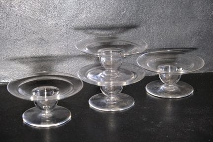 巴卡拉（BACCARAT）水晶制品。
一套四件“Pacques”款水晶烛台。
底座下方有标记。
高：