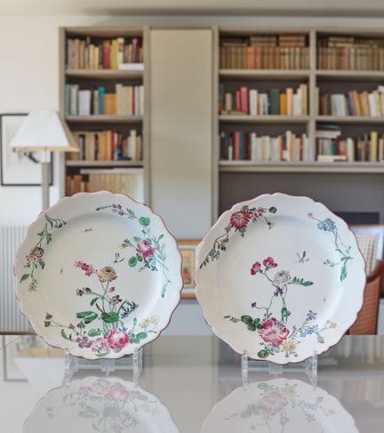 MARSEILLE
Deux assiettes formant pendant, à décor 