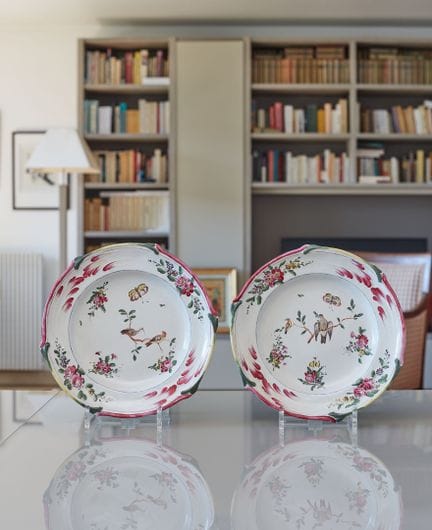 LUNEVILLE
Paire d'assiettes avec l'aile moulée en 