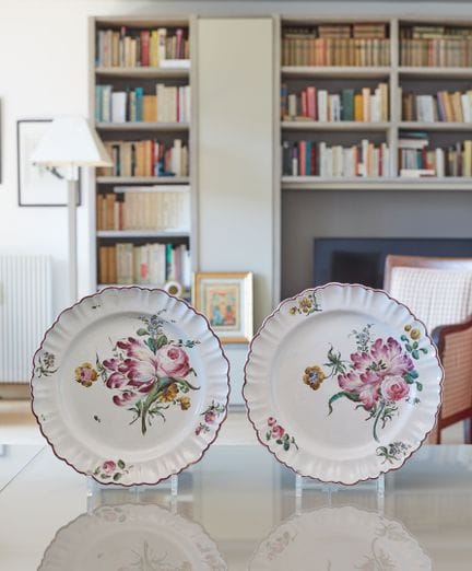 MEILLONAS 
Rare paire d'assiettes formant pendant 