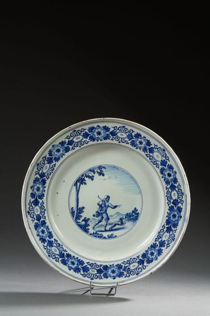 SAINT JEAN DU DESERT
Plat rond décor camaïeu bleu 
