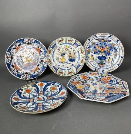 DELFT
Un plat octogonal, deux plats creux et deux 