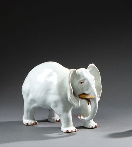 DELFT
Éléphant en faïence émaillé blanc.
(craquelu