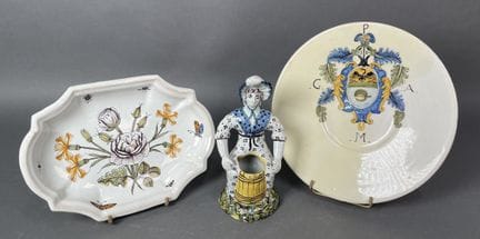 MIDI, SUISSE et DESVRES
Plateau ovale à fleurs, un