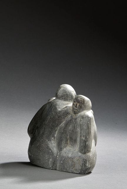 EYETOAQ Ada（1934-2014）
《夫妇与孩童》，1970年
玄武岩，底座下方标有日期
