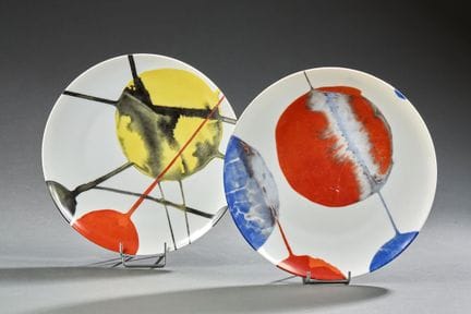 CALDER Alexander (1898-1976)
Due piatti in porcell