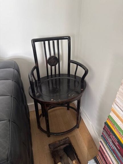 CHINE, XXe siècle
Paire de fauteuils en bois laqué