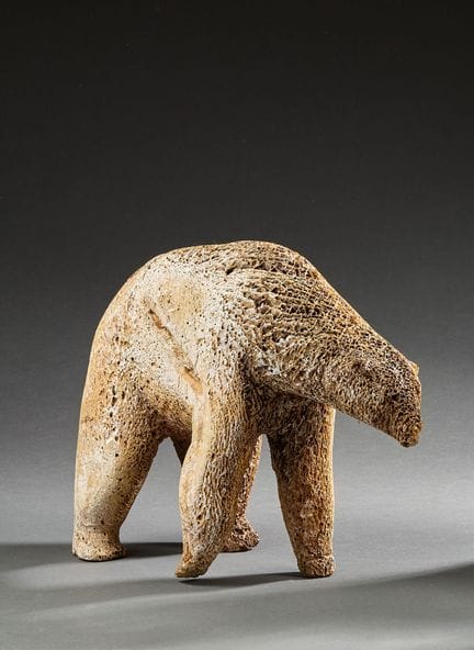 熊 
古鲸骨 
约23.5 x 33 厘米

将向买家提供《濒危野生动植物种国际贸易公约》（CITE