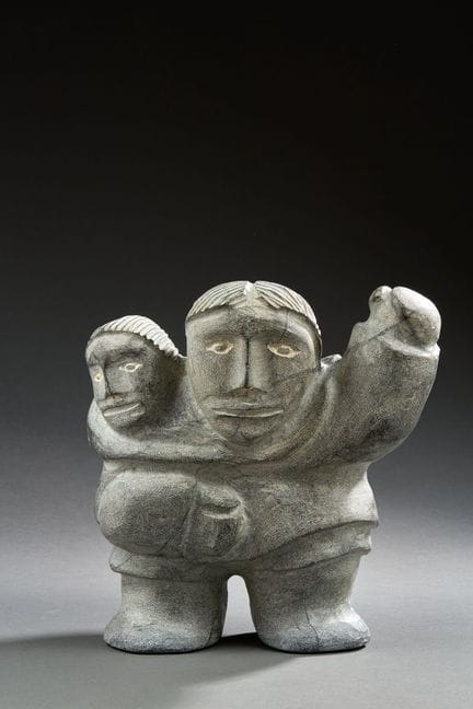 彼得·塞戈瓦（1940-2007）
母亲与孩子
玄武岩
卡马尼图阿克（贝克湖）
约28.5 x 28