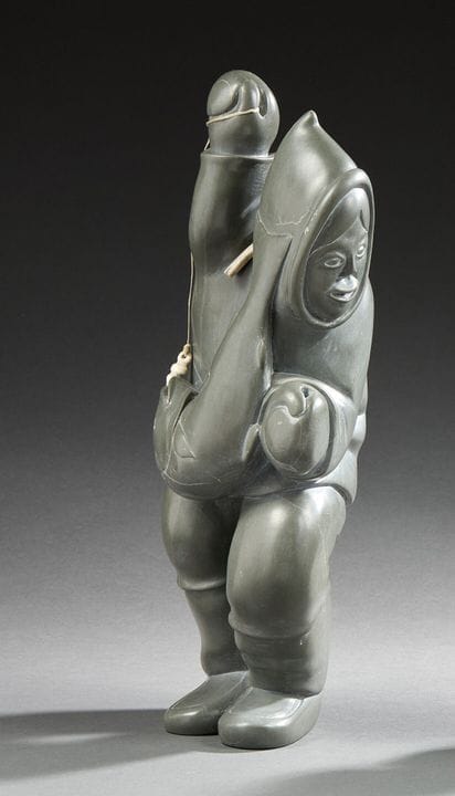 APPAQAQ·阿利·小（生于1943年）
渔民
粘土和驯鹿木
桑尼基卢阿克（贝尔彻群岛），努纳武特