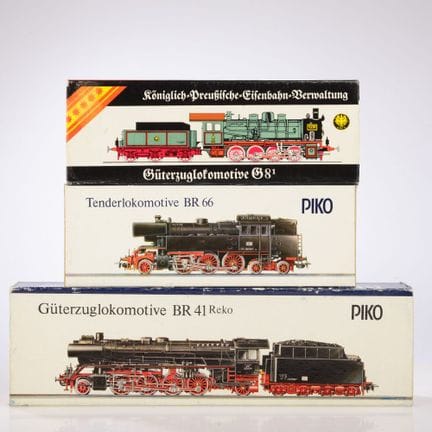 Piko, scala H0, 2 set con tender trainato e locomo