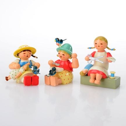 Wendt &amp; Kühn，格吕恩海尼兴，立式人偶，造型为手持鸟儿的女孩，脚下放着剪刀或盘子，