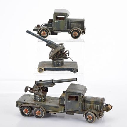 Tipp &amp; Co, lamiera, due autocarri militari, di